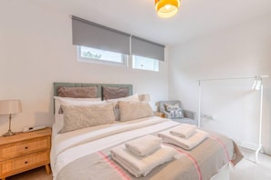 Basic Apartment, 1 King Bed