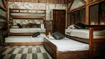 Cabin | In-room safe, desk, bed sheets