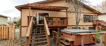 Southside Serenity: Alaskan VRBO Hideaway with a Hot Tub!