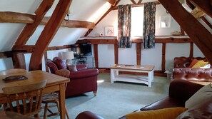 TV, DVD player - Saddlestones Cottage - sleeps 4 guests  in 2 bedrooms (Cradley)
