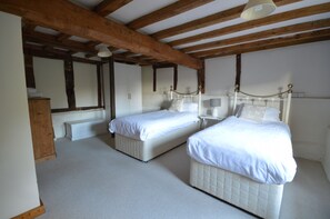 2 bedrooms, iron/ironing board, free WiFi, bed sheets - Saddlestones Cottage - sleeps 4 guests  in 2 bedrooms (Cradley)