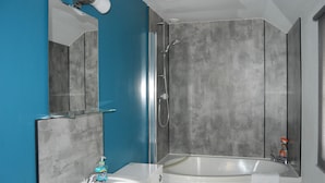 Bathroom - Saddlestones Cottage - sleeps 4 guests  in 2 bedrooms (Cradley)