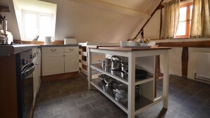 Private kitchen - Saddlestones Cottage - sleeps 4 guests  in 2 bedrooms (Cradley)