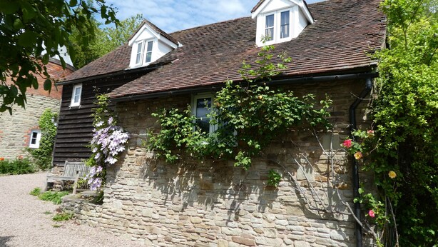 Exterior - Saddlestones Cottage - sleeps 4 guests  in 2 bedrooms (Cradley)