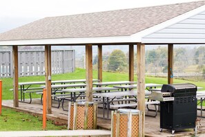 Outdoor dining - Land of Canaan Vacation Resort - Family Friendly in the heart of Canaan Valley! (Davis)