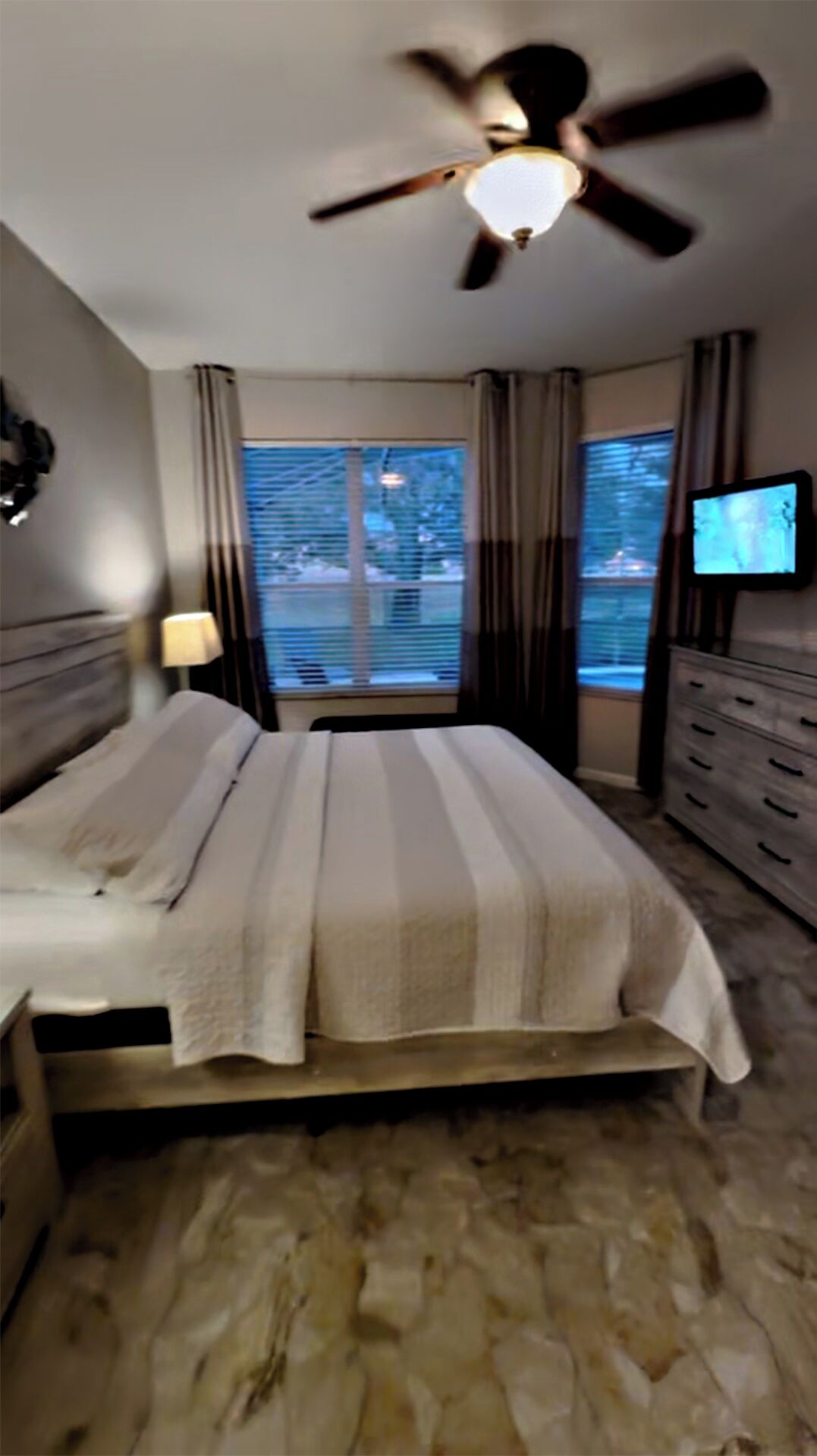 5 bedrooms, travel crib, free WiFi, bed sheets