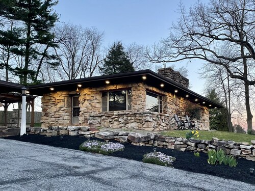 Secluded Hilltop Cottage- Rekindle the 🔥(Hot Tub)