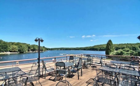 Outdoor dining. The Hut House 3BR, 3BA, Game Room Massage Chair!