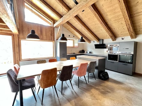 Restauration. Ferme rénovée, 4*, retour ski aux pieds et randonnées
