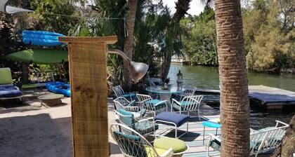 Top Floor Tropical Tree-house Waterfront Gulf & natural springs wildlife retreat