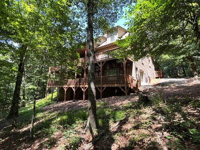 Majestic Mountain Cabin: Big Canoe Pass, Trails, Fishing, Waterfalls & More!