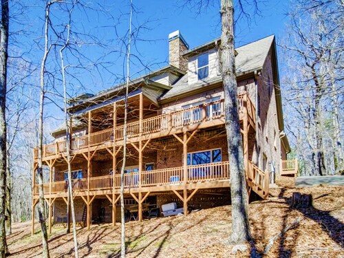 Majestic Mountain Cabin: Big Canoe Pass, Trails, Fishing, Waterfalls & More!