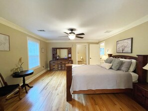 5 Schlafzimmer, Schreibtisch, kostenloses WLAN, Bettwäsche