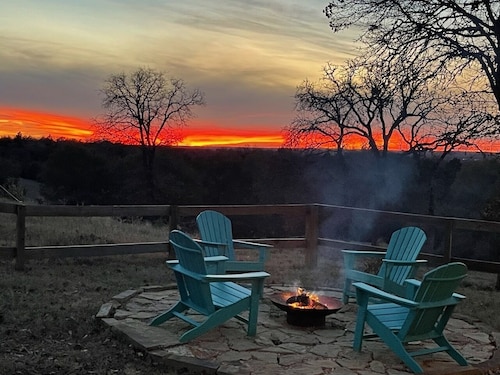 Hilltop Cabin Sunset Views at The Farm on a Hill
