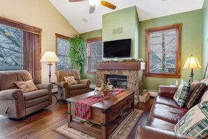 Condo (3 Bedroom Townhome in Downtown Brecke) | Exterior