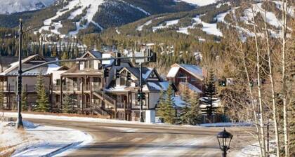 3 Bedroom Townhome in Downtown Breckenridge, off Main Street With Pool, and Hot Tubs