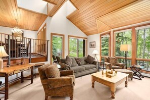 Casa (Luxury Ski in, Ski out 2 Bedroom Colo) | Sala de estar