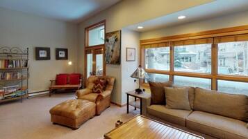 Condo (2 Bedroom Cascade Village Condo at th) | Exterior