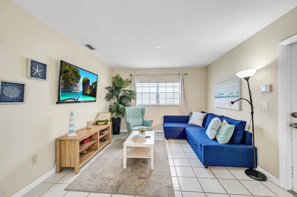 Älytelevisio, videopelejä, kirjoja