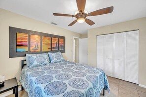 2 bedrooms, desk, iron/ironing board, free WiFi - Charming 2BR Oasis with 2 Parking Spaces (Homestead)