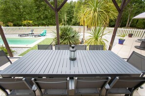 Outdoor dining - La Villa Minvia Les Landes entre terre et mer (Saint-Vincent-de-Paul)