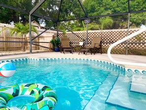 Outdoor pool, a heated pool - LOCATION, LOCATION, LOCATION!!    (Melbourne)