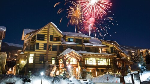 Luxury 3 Bedroom Slopeside Mountain Vacation Rental With Hot Tubs