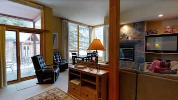 Condo (2 Bedroom Platinum Condo near Chairli) | Exterior