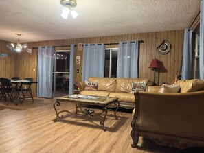 Smart TV - “Historic Route 66 Cabin in Downtown Ocala” (Ocala)