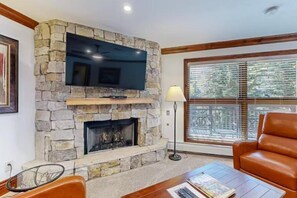 Condo (Luxury Ski in, Ski out 1 Bedroom Moun) | Private kitchen | Fridge - Luxury Ski in, Ski out 1 Bedroom Mountain Residence in the Heart of Lionshead Village With Heated Slope Side Pool and Hot Tub (Vail)