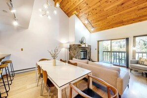 Condo (Chic Ski In, Ski Out 2 Bedroom Pentho) | Extérieur