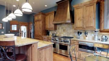 House (4 Bedroom Luxury Private Home in Vail) | Exterior