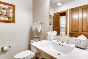 Huoneisto (Downtown Breckenridge 2 Bedroom Condo) | Kylpyhuone