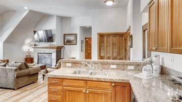 Condo (Downtown Breckenridge 2 Bedroom Condo) | Private kitchen