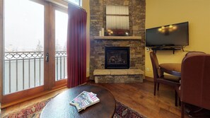 Condo (Luxury 3 Bedroom Lionshead Village Co) | Exterior