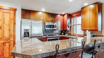 Condo (Perfectly Placed 2 Bedroom Vacation R) | Exterior