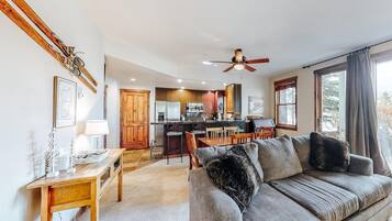 Condo (Perfectly Placed 2 Bedroom Vacation R) | Exterior