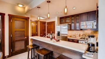 Condo (Luxury 2 Bedroom Ski in, Ski out Moun) | Exterior