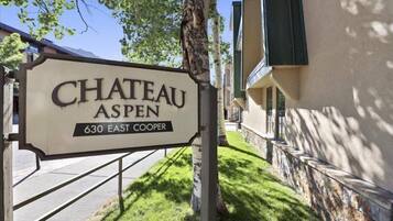 Condo (2 Bedroom Condo in Downtown Aspen, Ju) | Exterior