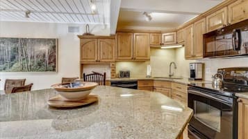 Condo (2 Bedroom Condo in Downtown Aspen, Ju) | Exterior