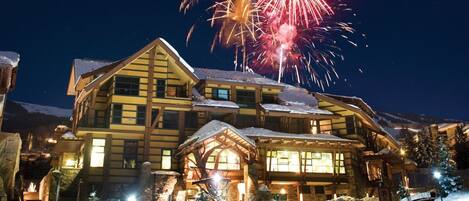 Condo (Luxury Ski in, Ski out 2 Bedroom Colo) | Exterior