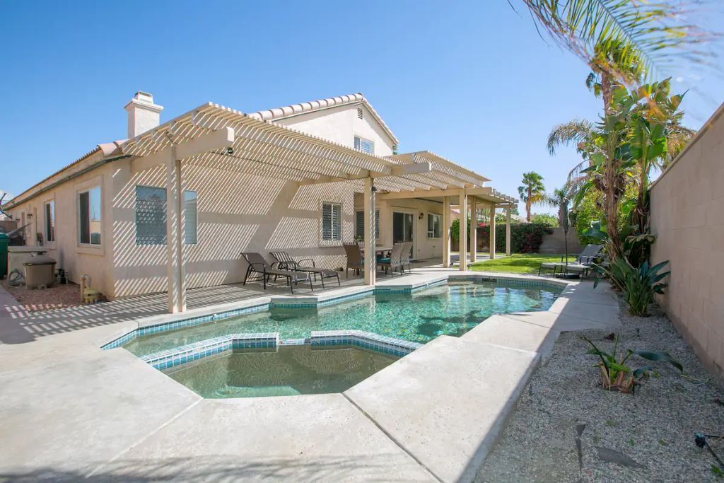 Butterfly House Private Pool 2700SF 4B3B close to everything