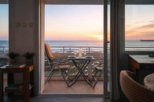 Ocean-facing flat on the embankment in Les Sables d'Olonne