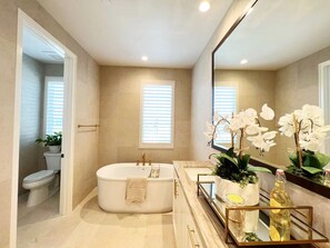 Combined shower/bathtub