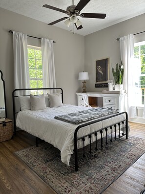 3 bedrooms, desk, free WiFi, bed sheets