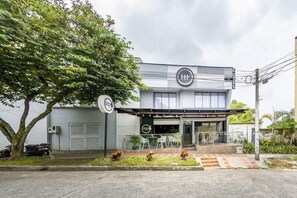 Exterior - Ayenda Fundadores 1906 (Armenia)