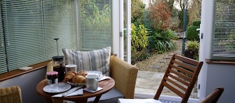 Cosy Stone Cottage - The Bungalow Perrotts Brook - Detached, parking, wifi.