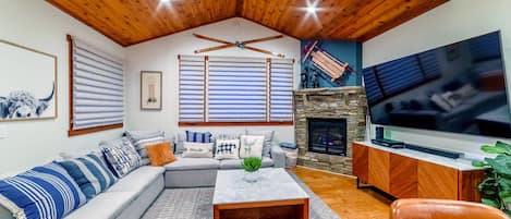 TV, fireplace