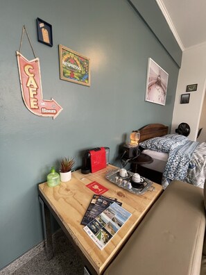 2 slaapkamers, een bureau, een strijkplank/strijkijzer, gratis wifi