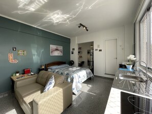 2 slaapkamers, een bureau, een strijkplank/strijkijzer, gratis wifi